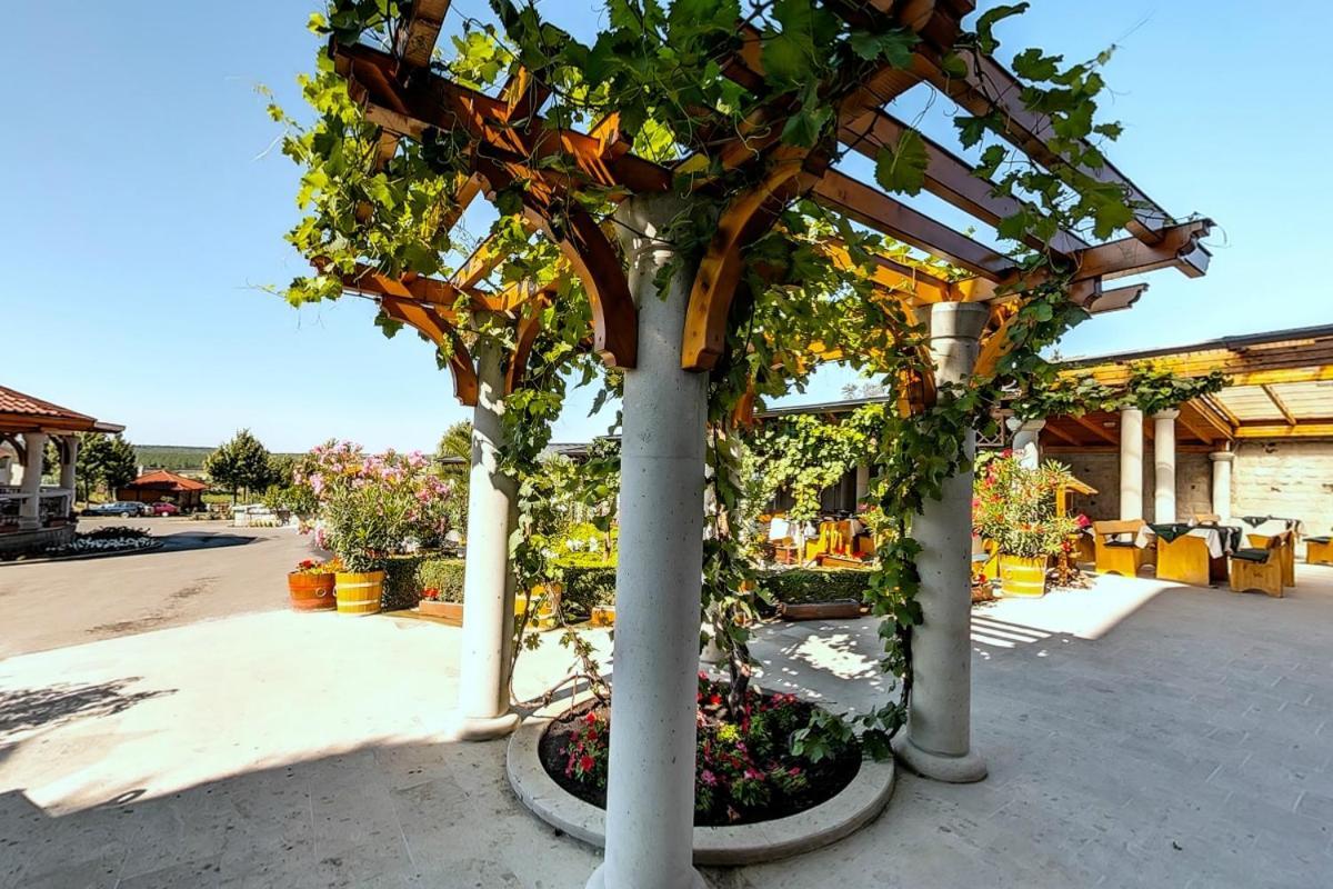Egri Korona Borhaz Es Wellness Hotel Demjén المظهر الخارجي الصورة